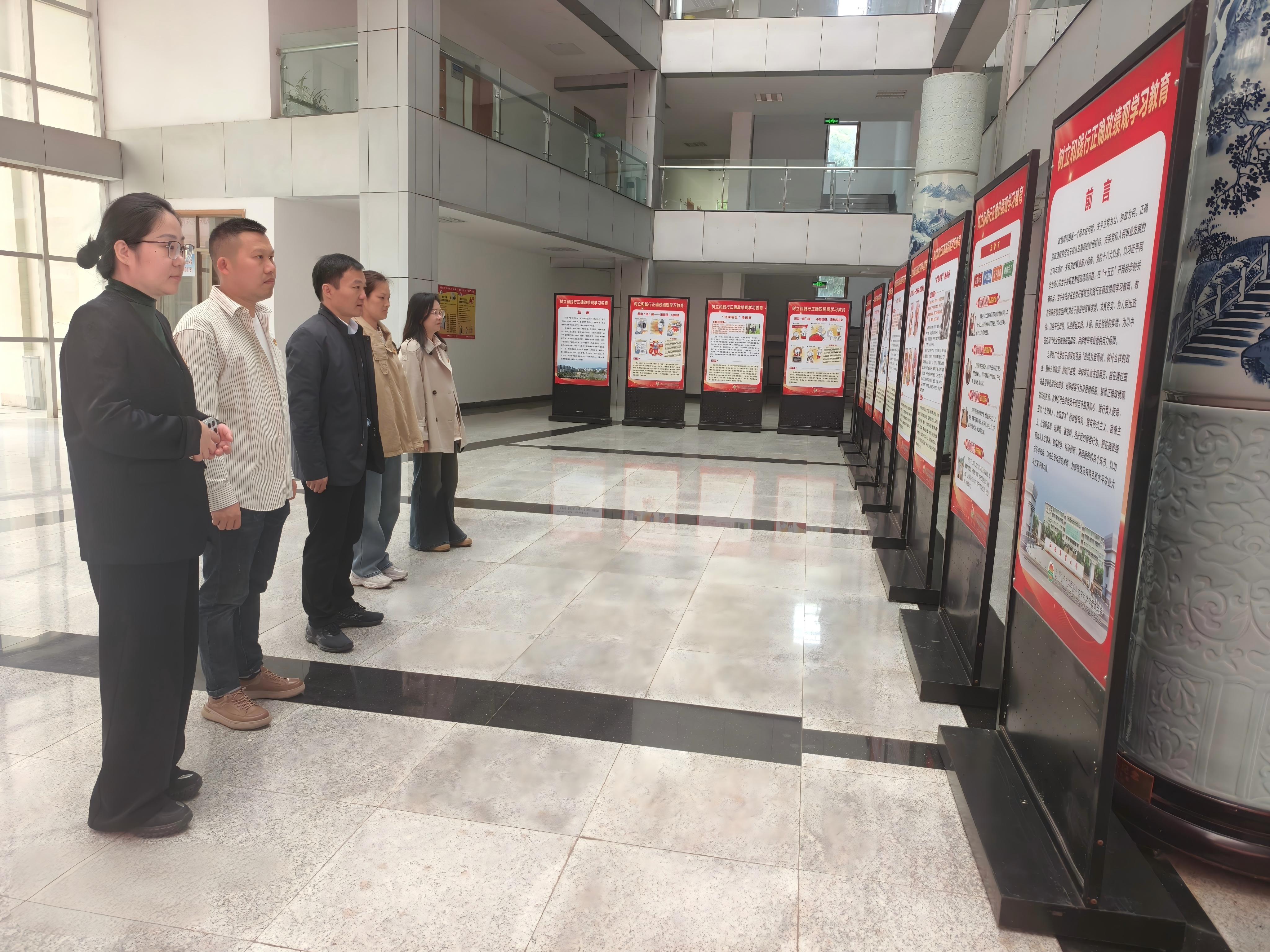 机关第十八党支部全体党员集体参观 “树立和践行正确政绩观”主题展